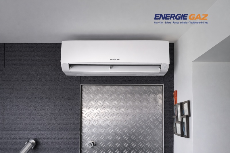 Unité intérieure de la climatisation Hitachi Air Home 400 installée pour assurer le chauffage et la climatisation de la pièce.