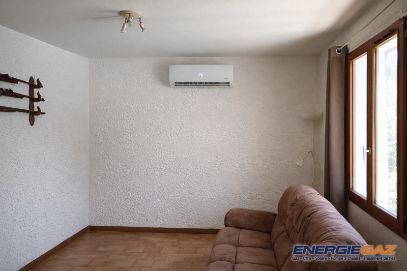 Installation en cours de la climatisation Atlantic Pose réalisée par nos techniciens pour garantir performance et diffusion homogène de l’air.