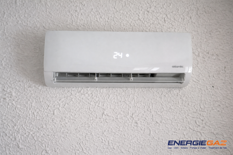 Unité intérieure – Pompe à chaleur air/air Atlantic 3,5 kW Bloc mural discret assurant chauffage en hiver et rafraîchissement en été.