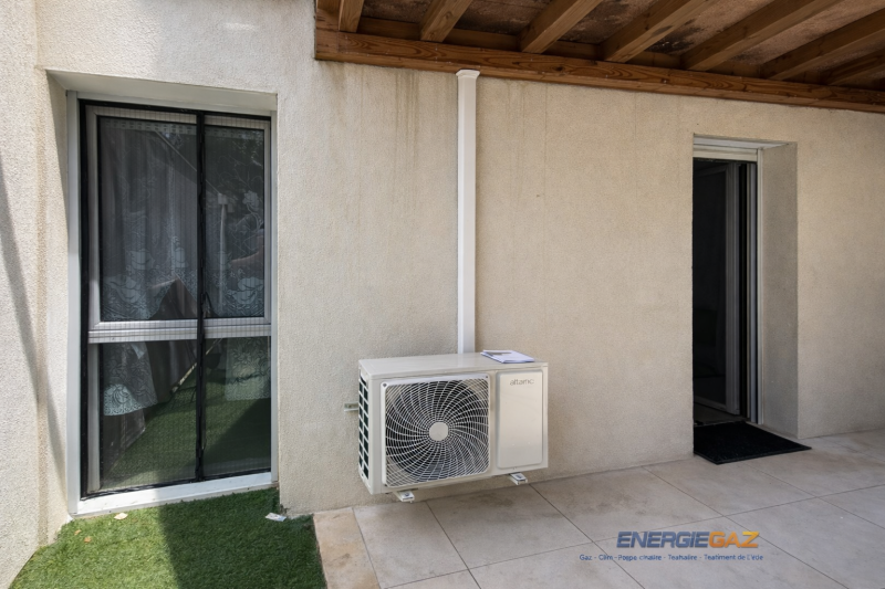 Unité extérieure Atlantic bi-split Installation optimisée pour garantir une bonne circulation de l’air et un fonctionnement silencieux.