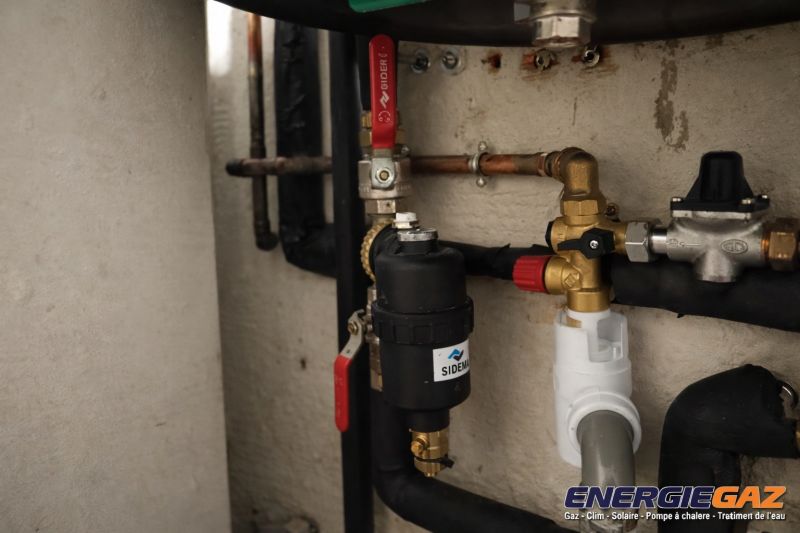 Installation soignée des éléments de protection et de régulation du circuit de chauffage – Intervention au Brusc, Six-Fours-les-Plages (Var 83).