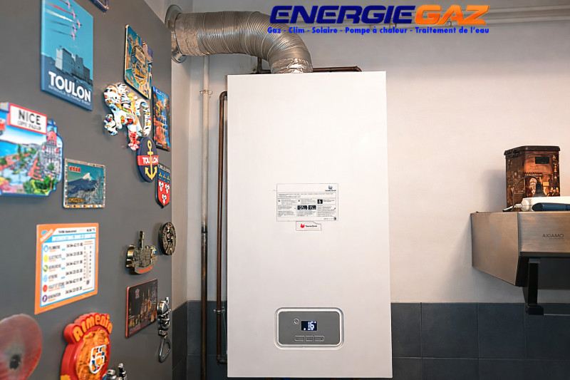 Chaudière gaz Saunier Duval ThemaClassic Bas NOx installée par les techniciens ENERGIE GAZ après remplacement de l’ancienne chaudière.